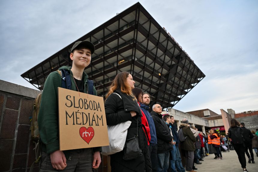 Az ellenzék kritizálja az STVR-ről szóló törvénytervezetet