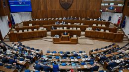 A parlament elfogadta a kiadási korlátokat