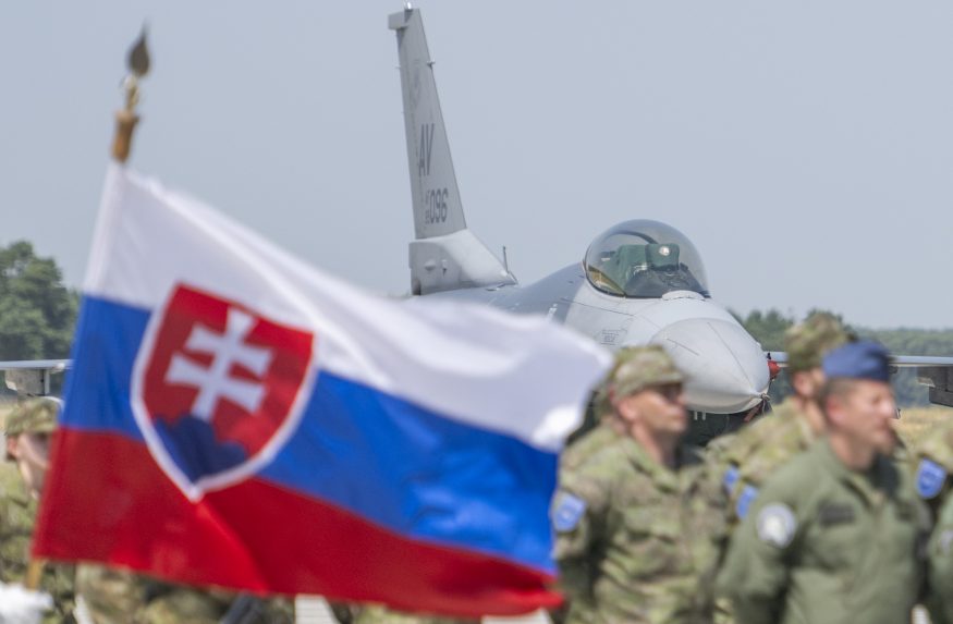 Hétfőn érkezik az első két F-16-os vadászgép Szlovákiába