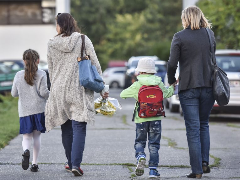 Októberben emelt összegű családi pótlékot kapnak az elsősök szülei