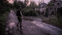 Ukrajna megerősítette, hogy visszavonult a stratégiai fontosságú Csaszohov Jar város egy részéből