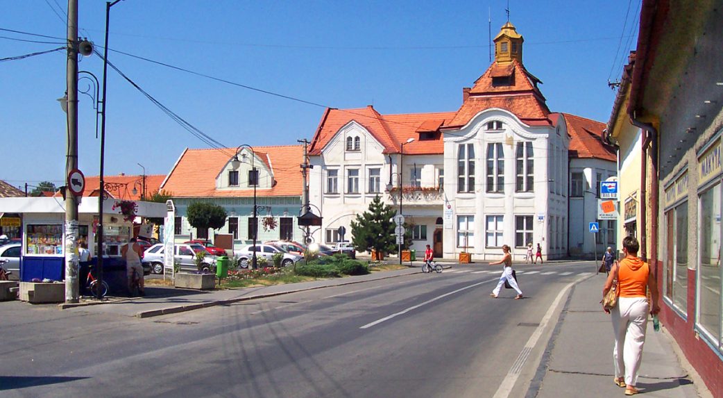 Száz évnél is régebbi időkapszulára bukkantak a füleki városháza felújítása során