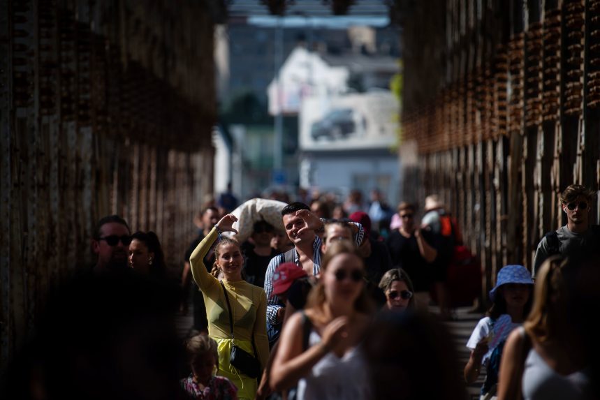 Több mint ezer ember őrzi a budapesti Sziget fesztivál biztonságát