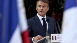 Macron kizárta, hogy lemond, néhány nap múlva nevezi meg az új miniszterelnököt