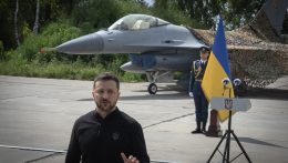 Megérkeztek Ukrajnába az első amerikai gyártású F-16-osok