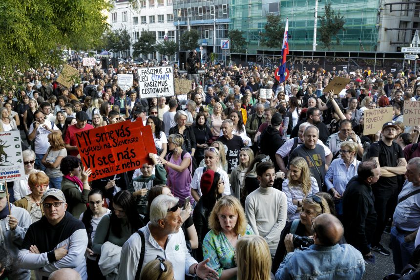 A kultúráért tüntettek csütörtökön országszerte