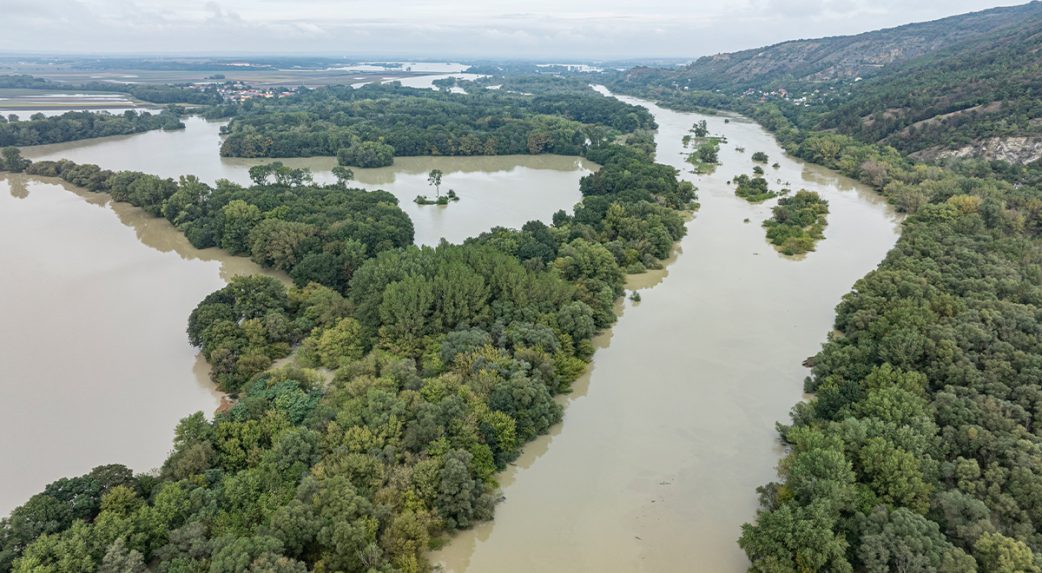 Szerdán tetőzik a Duna Pozsonynál és Dévénynél