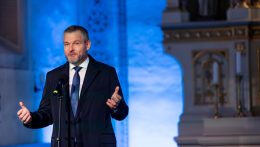 Peter Pellegrini maradásra kéri a felmondásukat fontolgató orvosokat