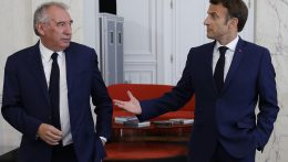 François Bayrout kéri fel kormányfőnek Emmanuel Macron francia elnök