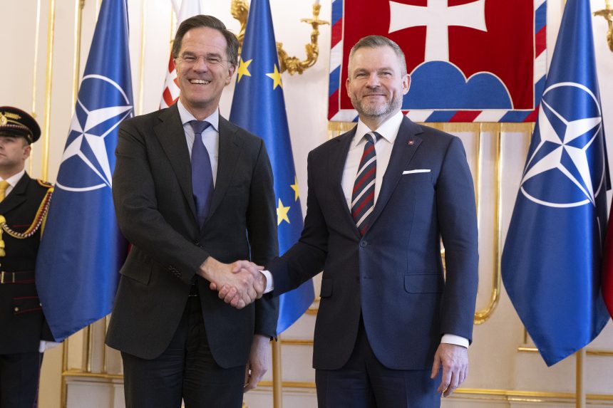 Mark Rutte NATO-főtitkárral tárgyalt Peter Pellegrini Pozsonyban