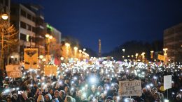 Tízezrek tüntettek Berlinben az AfD-vel való együttműködés ellen