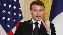 Macron: az ukrajnai békéhez szavatolásához európai erőkre is szükség lehet