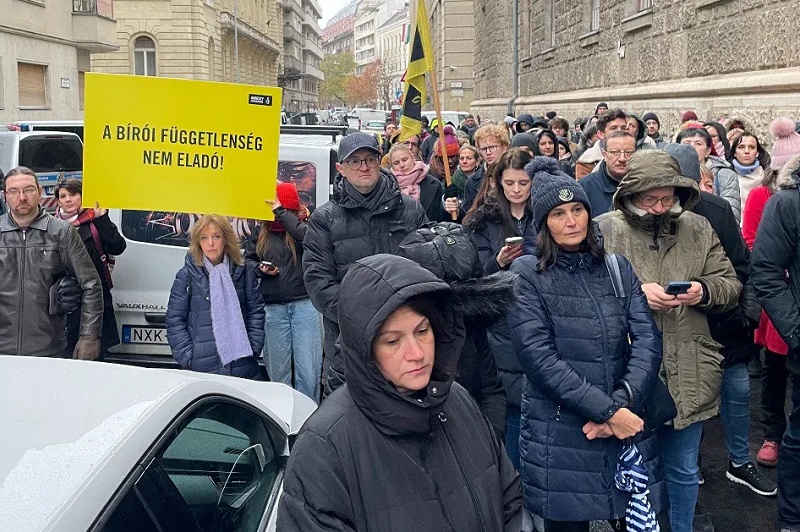 Tüntetnek a bírák Budapesten