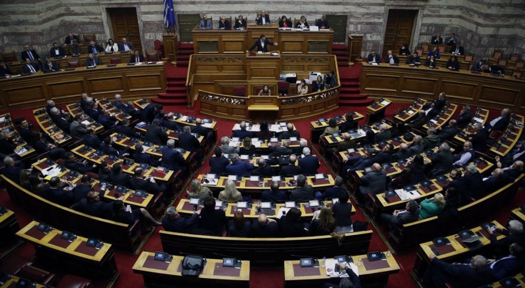 A görög miniszterelnök kormánya túlélte a bizalmatlansági szavazást