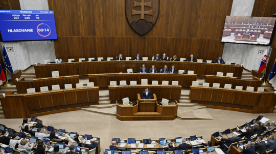 Rendkívüli parlamenti ülés a mentőszolgálati pályázat miatt