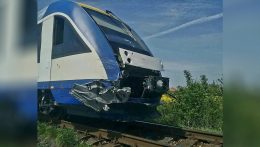 Vonattal ütközött egy személyautó Szentmihályfán, kivonultak a tűzoltók