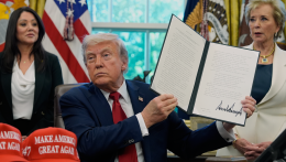 Donald Trump korlátozta a vírusokkal kapcsolatos kutatásokat új rendeletében