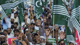 Pakisztán lezárja határait és légterét India előtt