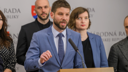 Szlovákia elszigetelődött, Fico csak Orbán Viktorra számíthat – állítja a PS