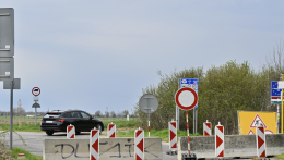 Keleten enyhítenek a járványszabályokon, nyugaton még marad a szigor