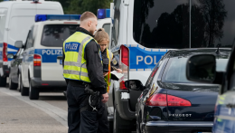 Az Európai Bizottság bepereli Magyarországot az embercsempészek szabadon bocsátása miatt
