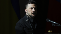 Volodmir Zelenszkij elítélte a moszkvai parádét