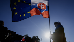 Több szlovákiai és külföldi városban is tüntettek