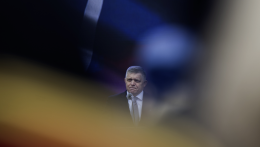 Több rendezvényt is szervez a kormányfő elleni merénylet évfordulójára a Smer-SD