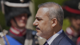 Török külügyminiszter: Történelmi jelentőségű a PKK feloszlatása