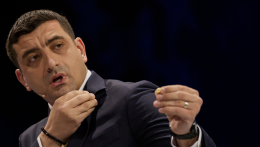 Miért dícséri Orbán Viktor a magyarellenes jelöltet?