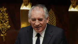 A francia miniszterelnök tagadja, hogy tudott volna a délnyugat-franciaországi katolikus iskola zaklatási botrányáról
