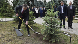 Megkoszorúzta az örmény népírtás áldozatainak jereváni emlékművét Robert Fico kormányfő
