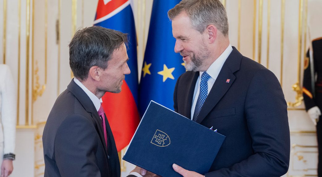 Peter Pellegrini államfő négy új szlovák nagykövetnek adta át megbízólevelét a pozsonyi elnöki palotában