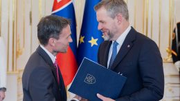 Peter Pellegrini államfő négy új szlovák nagykövetnek adta át megbízólevelét a pozsonyi elnöki palotában
