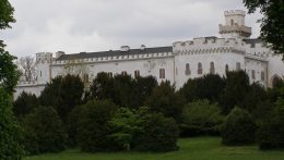 „Az nem műemlékvédelem, ha valamit lebontanak és modern anyagokból újjáépítik”