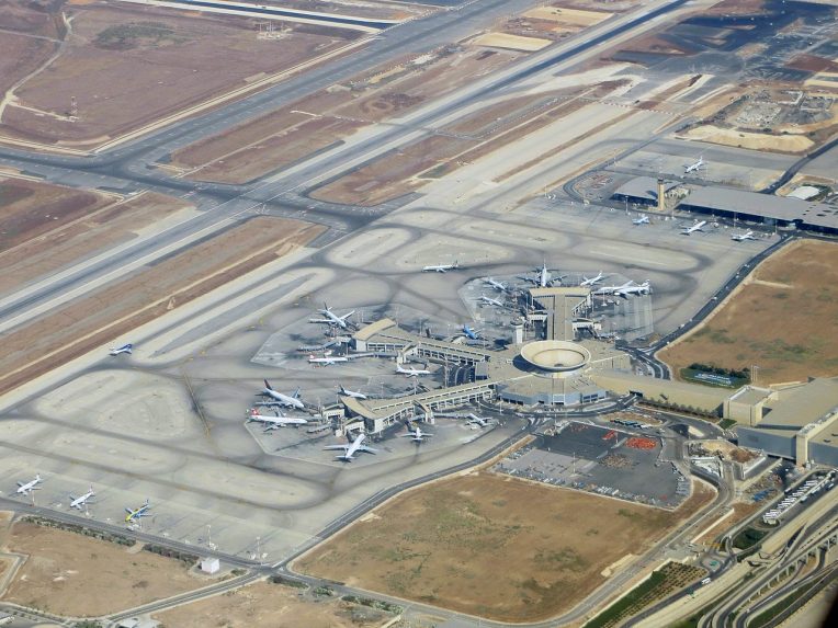 Húszi rakétatámadás bénította meg az izraeli Ben Gurion repülőteret