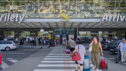 Fontolgatja az Európai Unió, hogy megvámolja a kézipoggyásszal utazókat
