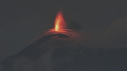 Guatemala: Kitört a Fuego-vulkán, több száz embert evakuáltak