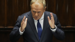 Donald Tusk túlélte a bizalmi szavazást, de továbbra sem lélegezhet fel