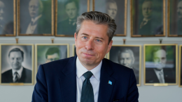 Történelmi pénzhiány miatt csökkenti globális segélyprogramját az ENSZ