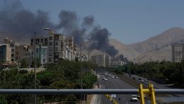Izrael Irán elleni támadása komoly kihívás elé állítja a háborúk befejezését ígérő amerikai elnököt