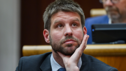 A PS üdvözli, hogy elhalasztották az alkotmánymódosításról szóló szavazást