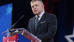 Fico: Szlovákia nem támogatja a fegyverkezési kiadások növelését