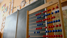 Nem maradhat meg minden kisiskola, és a magániskolák állami támogatása is veszélyben