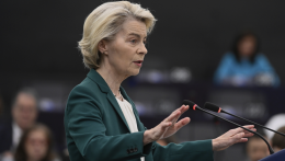 Indul a bizalmatlansági indítvány von der Leyen ellen