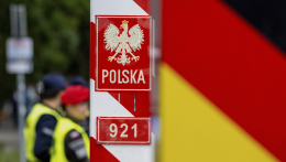 Lengyelország: Több mint hatezer embert ellenőriztek az első napon a határokon