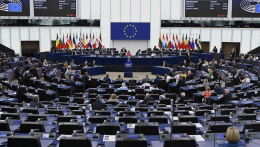 Megosztva szavaztak a szlovákiai EP-képviselők az Európai Bizottság elleni bizalmi szavazáson