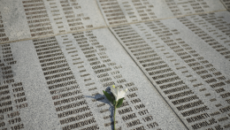 Bosznia a srebrenicai népirtás 30. évfordulójára emlékezik