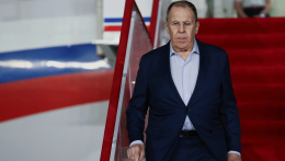 Szergej Lavrov orosz külügyminiszter pénteken Észak-Koreába érkezett