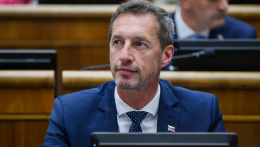 Az ellenzék üdvözli a szankciók elfogadását, bírálja a miniszterelnököt